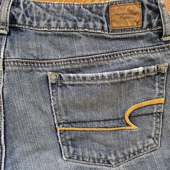 AEO Womens sz 10 Cuff Off Denim Shorts - Picture 7 of 9